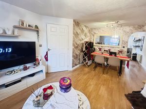 Lounge/Diner- click for photo gallery